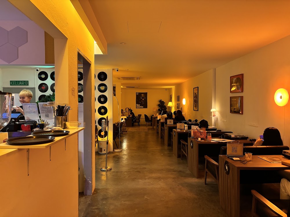 Eternyl Vinyl Café • Sea Park
